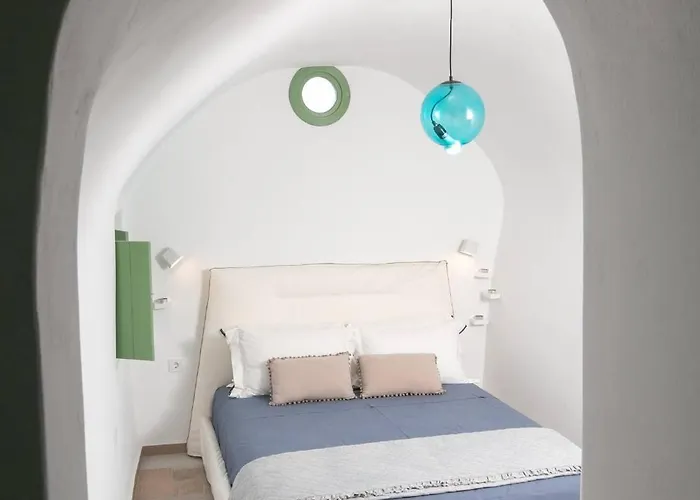 Elite Santorini Emporio (Santorini)